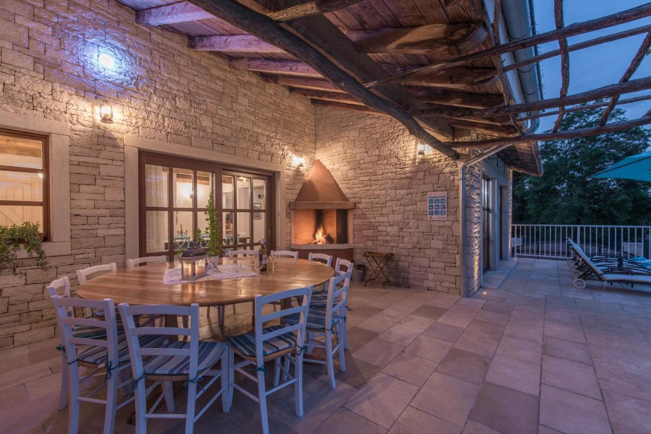 Family Villa Lipica With Private Pool And Jacuzzi พาซิน ภายนอก รูปภาพ
