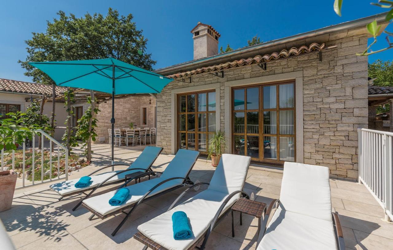 Family Villa Lipica With Private Pool And Jacuzzi พาซิน ภายนอก รูปภาพ